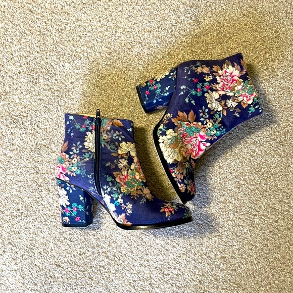*Host Pick* Anthropologie Billy Ella Matralia Booties New without Box SZ 8 - Picture 2 of 9